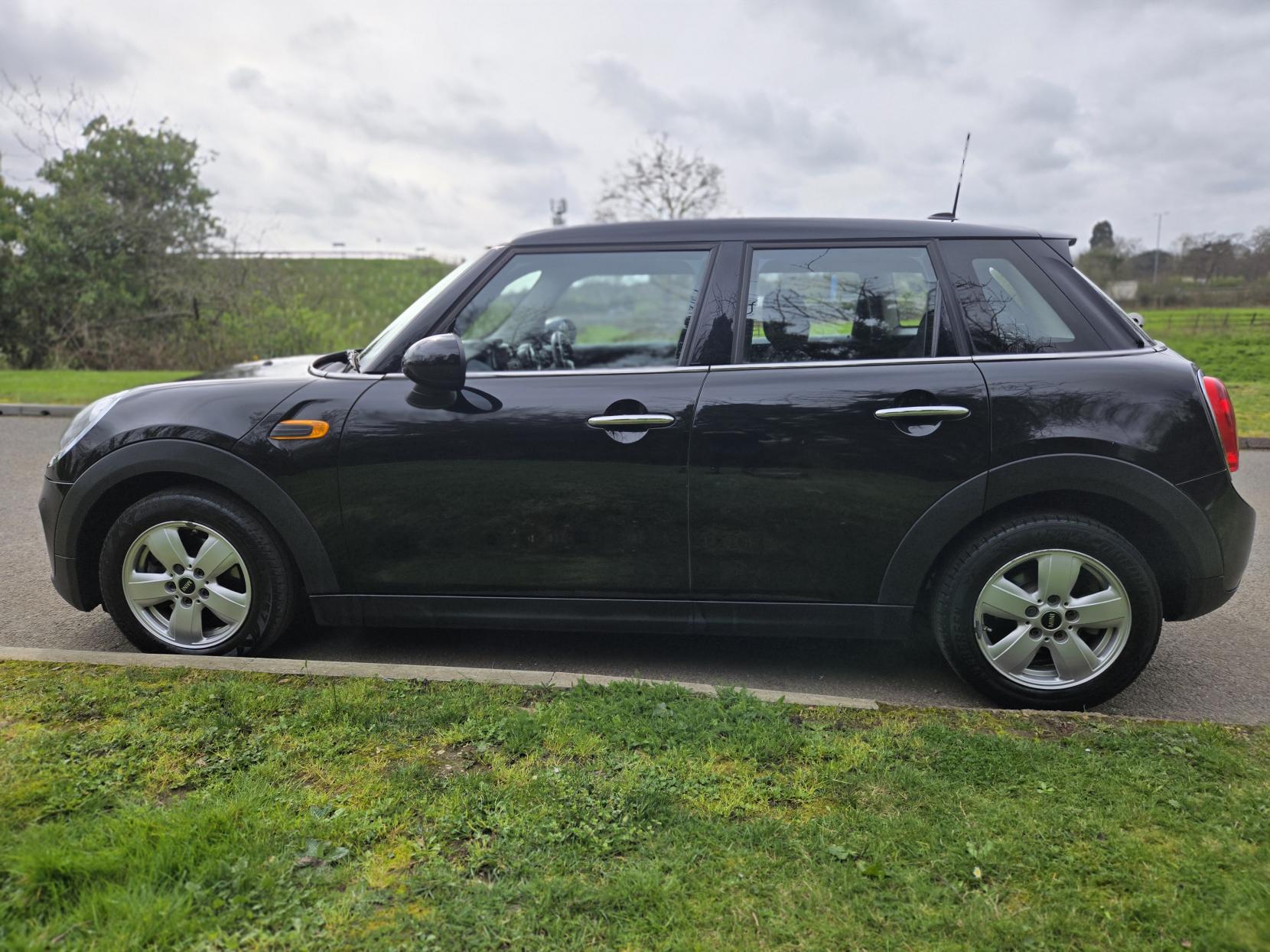 MINI Hatch 1.5 Cooper Hatchback 5dr Petrol Manual Euro 6 (s/s) (136 ps)