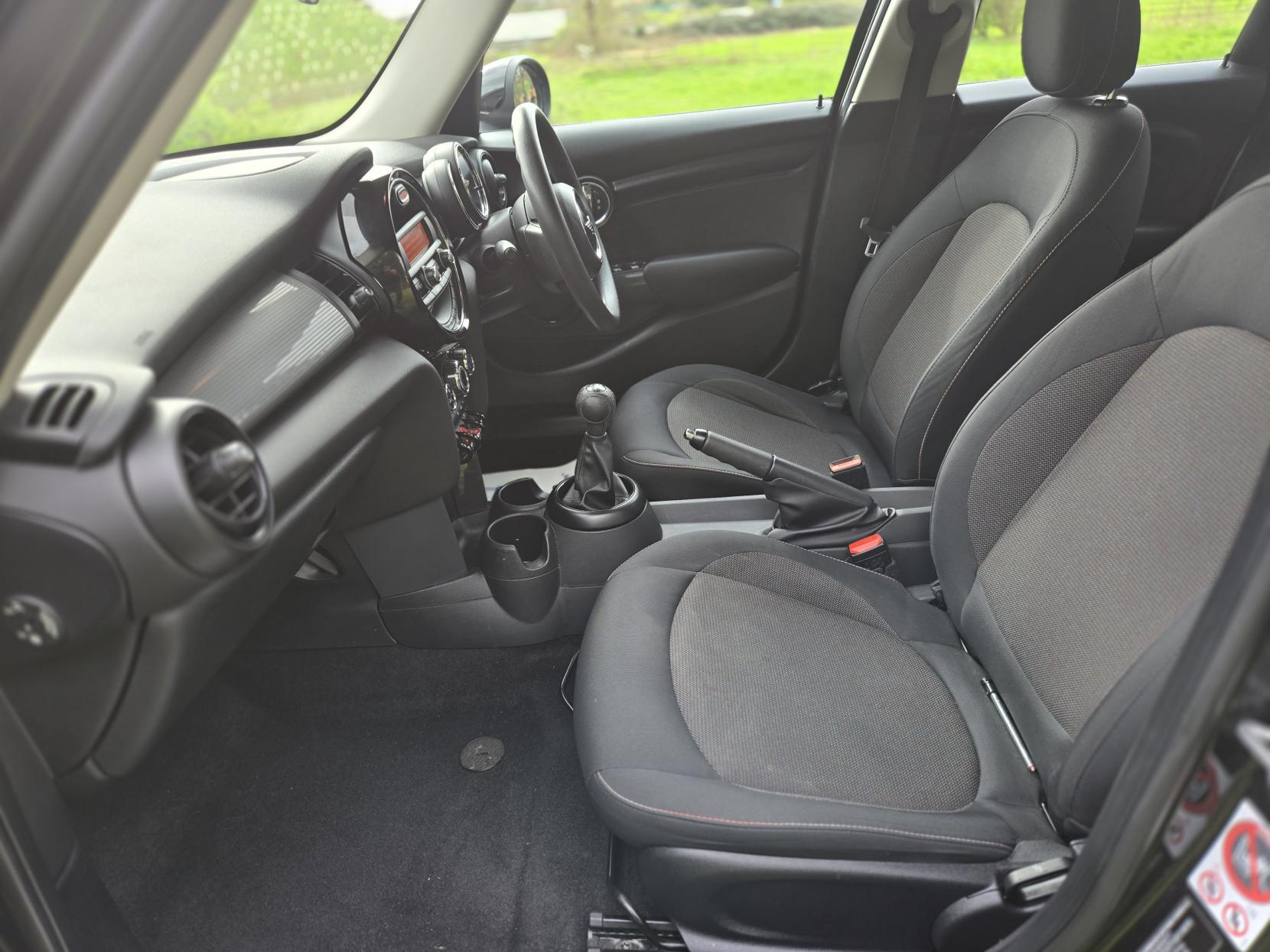 MINI Hatch 1.5 Cooper Hatchback 5dr Petrol Manual Euro 6 (s/s) (136 ps)