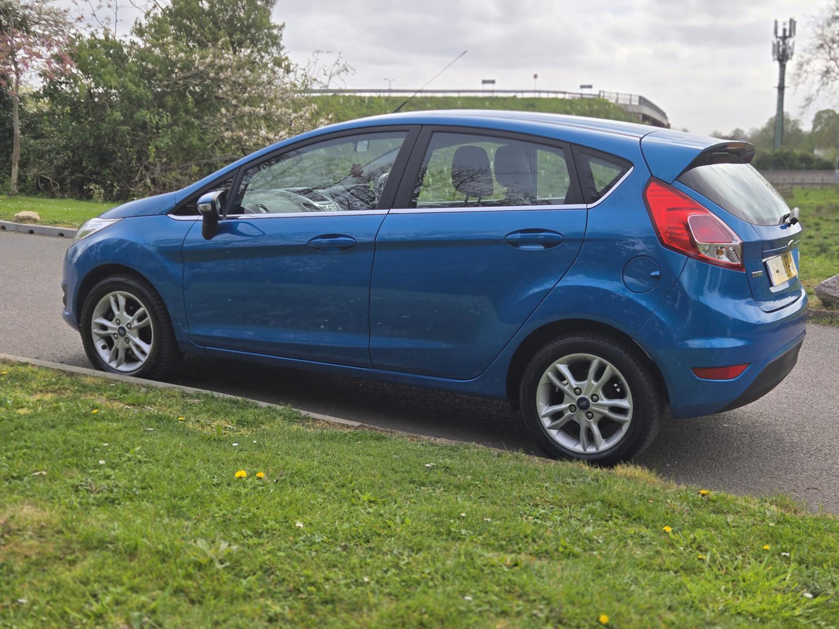 Ford Fiesta 1.0T EcoBoost Zetec Hatchback 5dr Petrol Manual Euro 6 (s/s) (100 ps)
