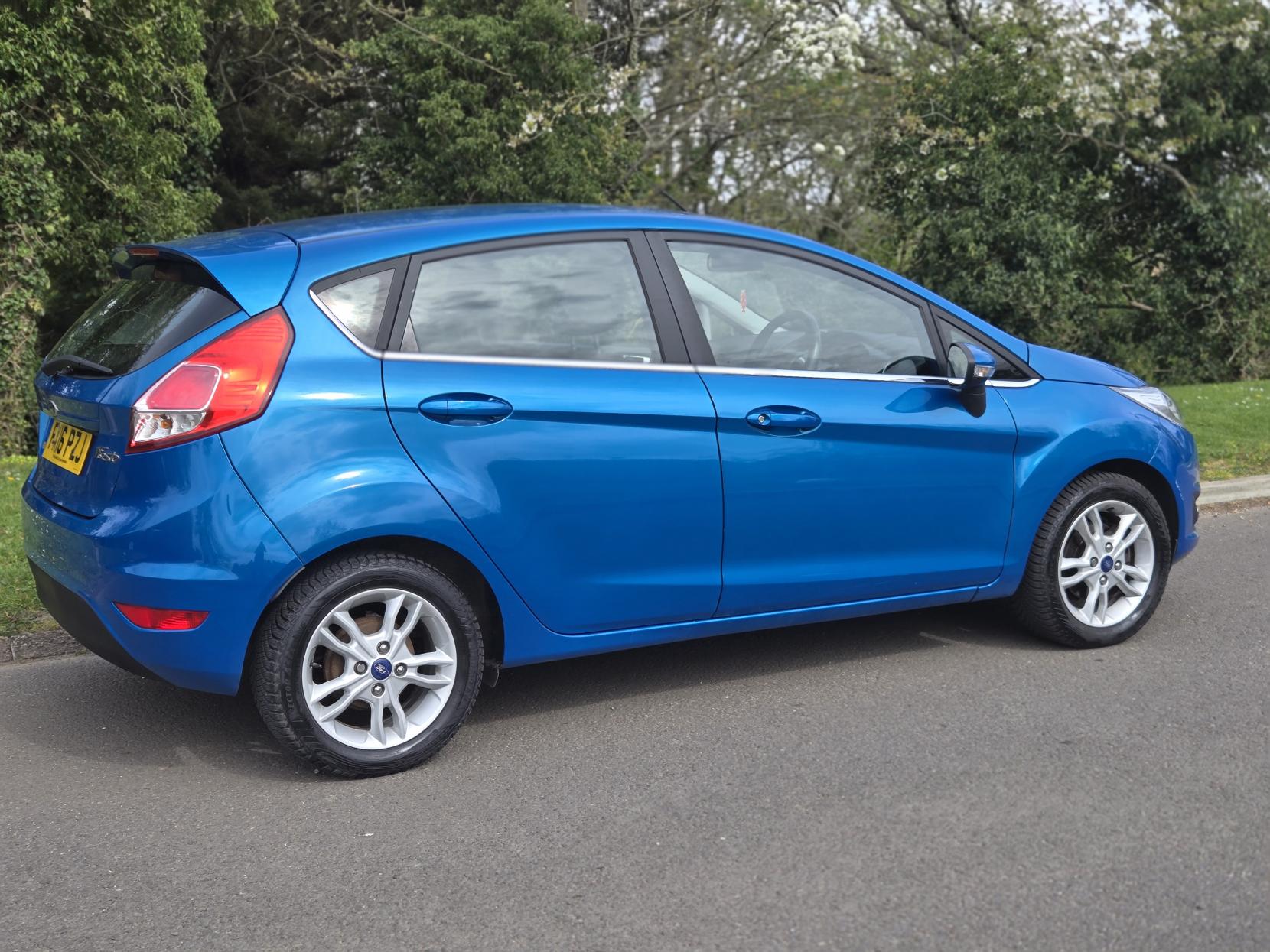 Ford Fiesta 1.0T EcoBoost Zetec Hatchback 5dr Petrol Manual Euro 6 (s/s) (100 ps)