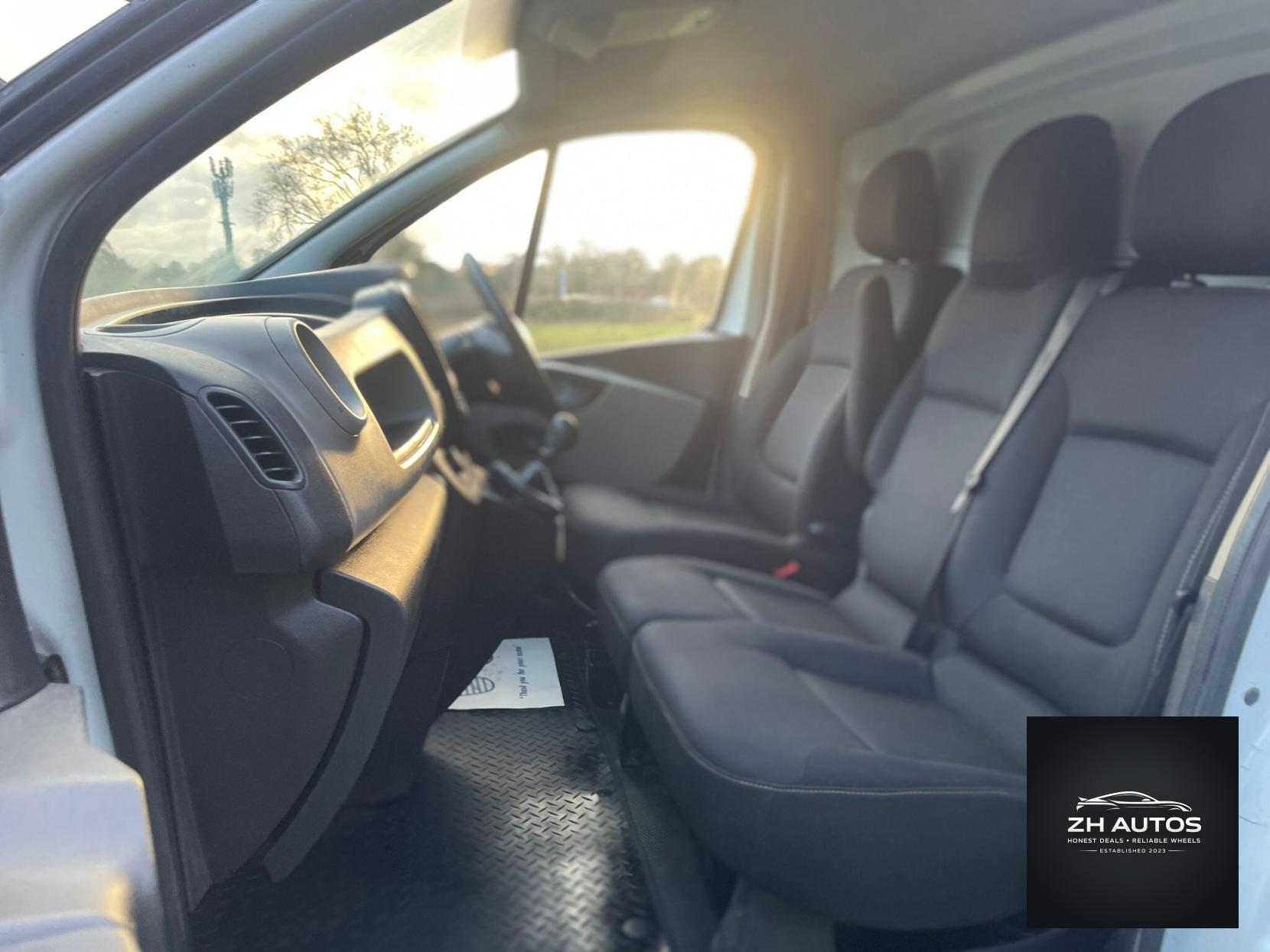 Renault Trafic 1.6 dCi ENERGY 29 Business+ LWB Standard Roof Euro 6 (s/s) 5dr