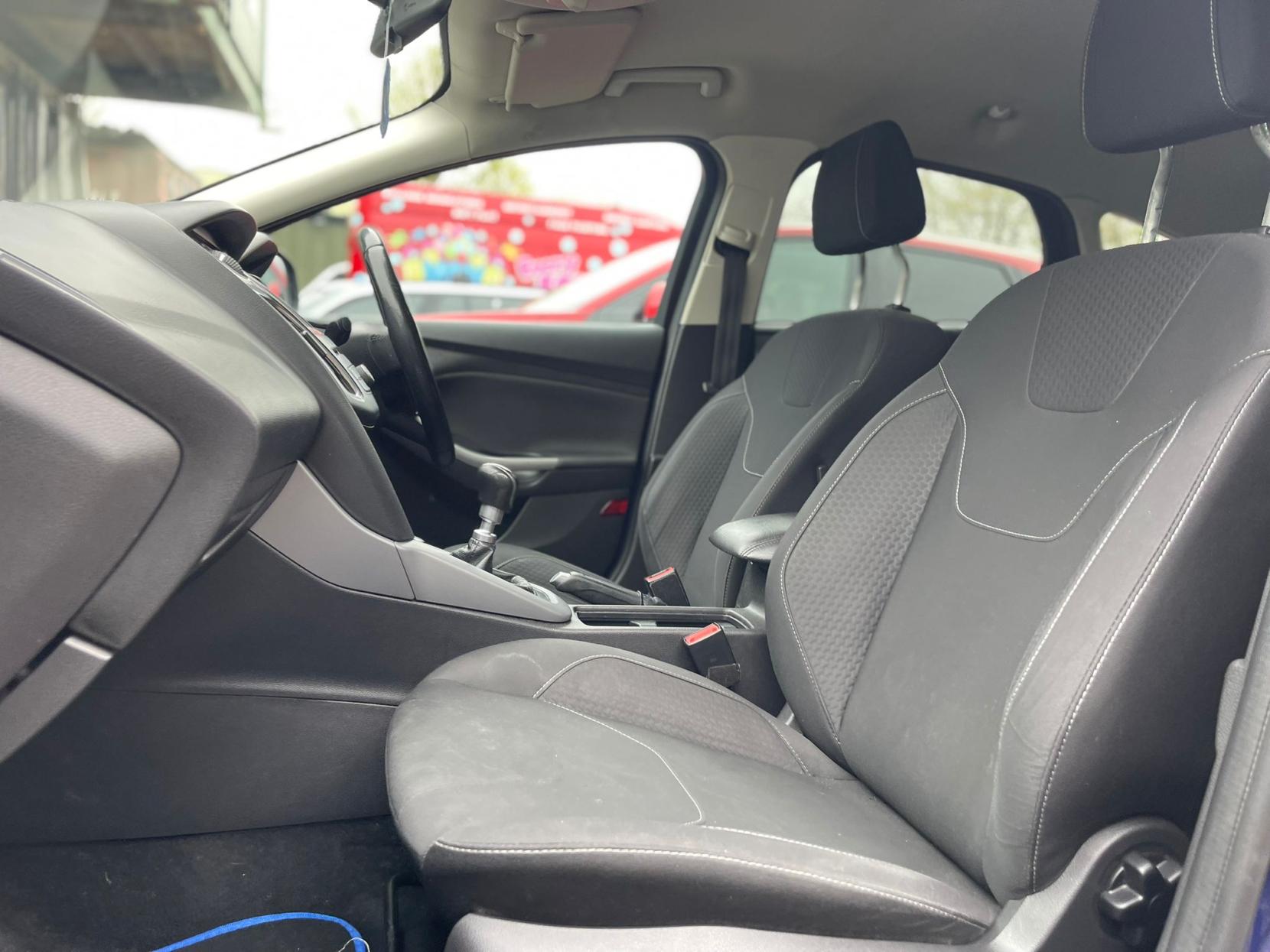 Ford Focus 1.0T EcoBoost Zetec Edition Hatchback 5dr Petrol Manual Euro 6 (s/s) (125 ps)