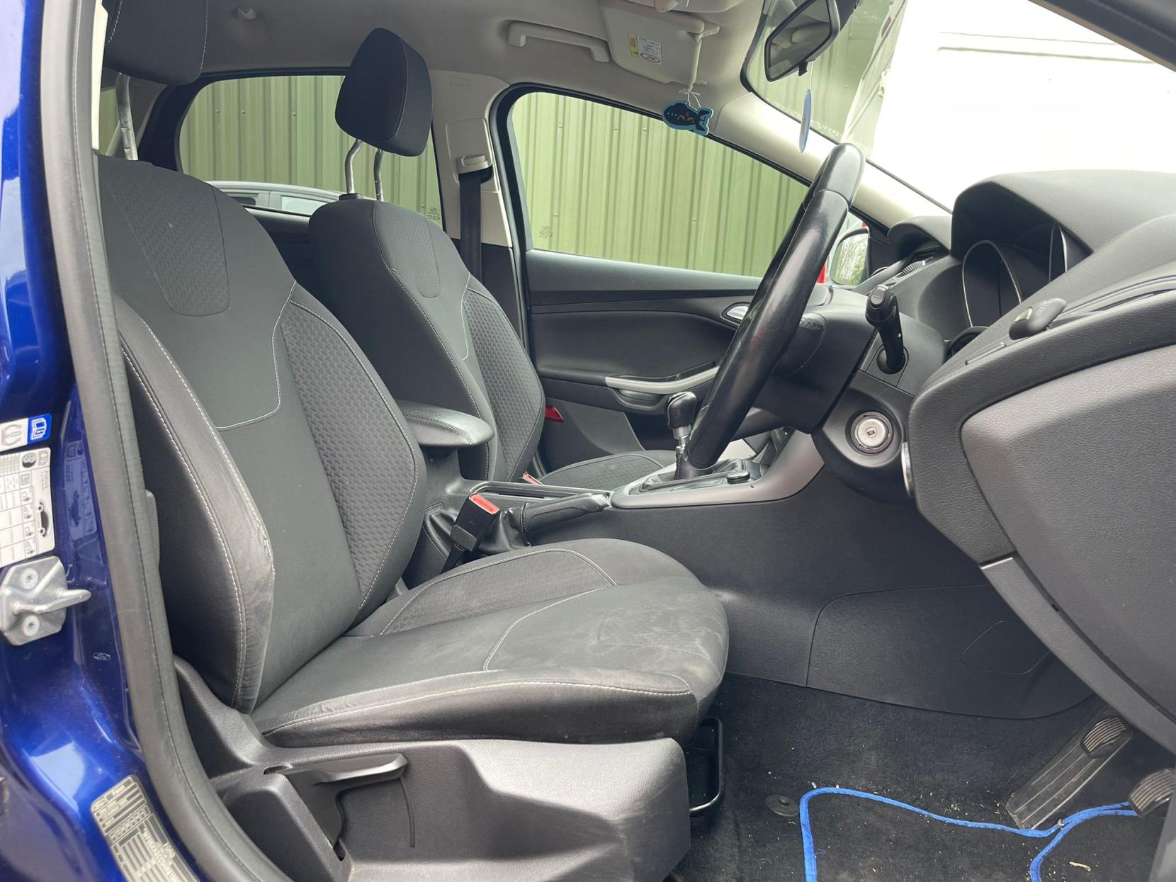 Ford Focus 1.0T EcoBoost Zetec Edition Hatchback 5dr Petrol Manual Euro 6 (s/s) (125 ps)