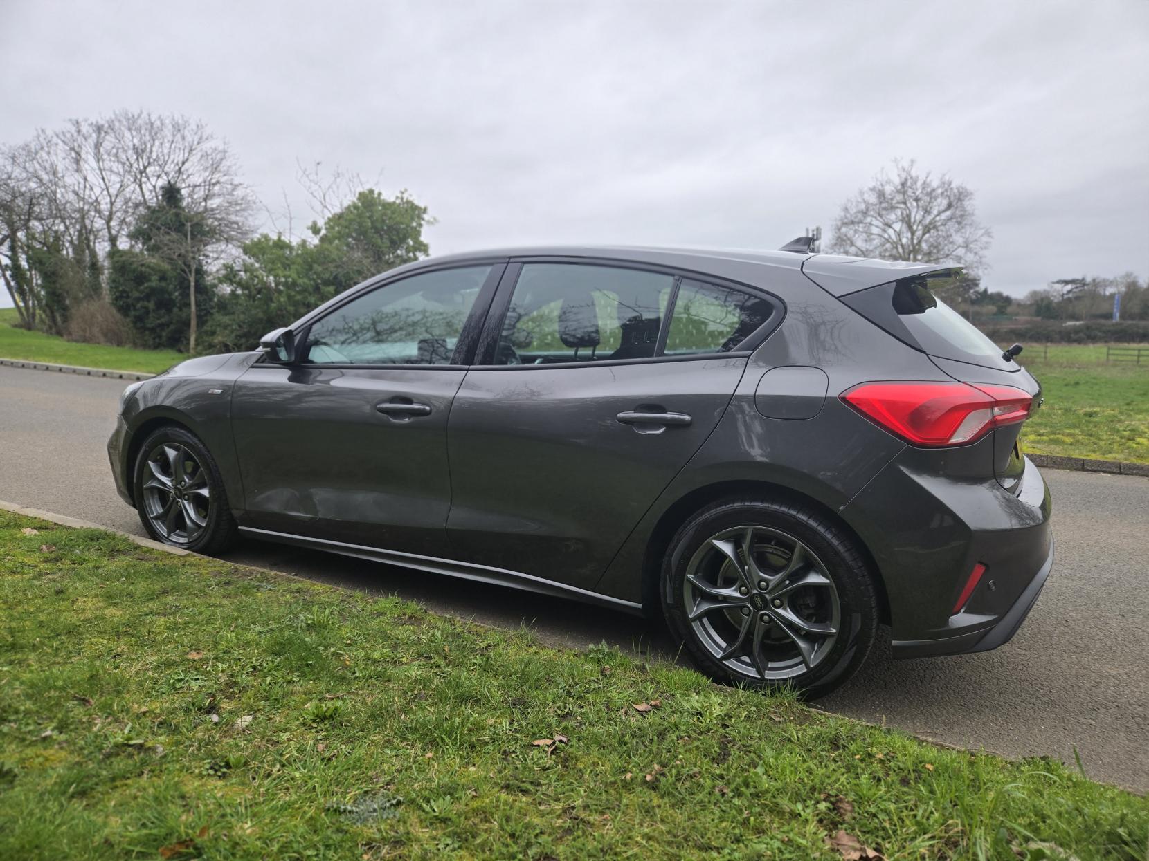 Ford Focus 1.0T EcoBoost ST-Line Hatchback 5dr Petrol Manual Euro 6 (s/s) (125 ps)