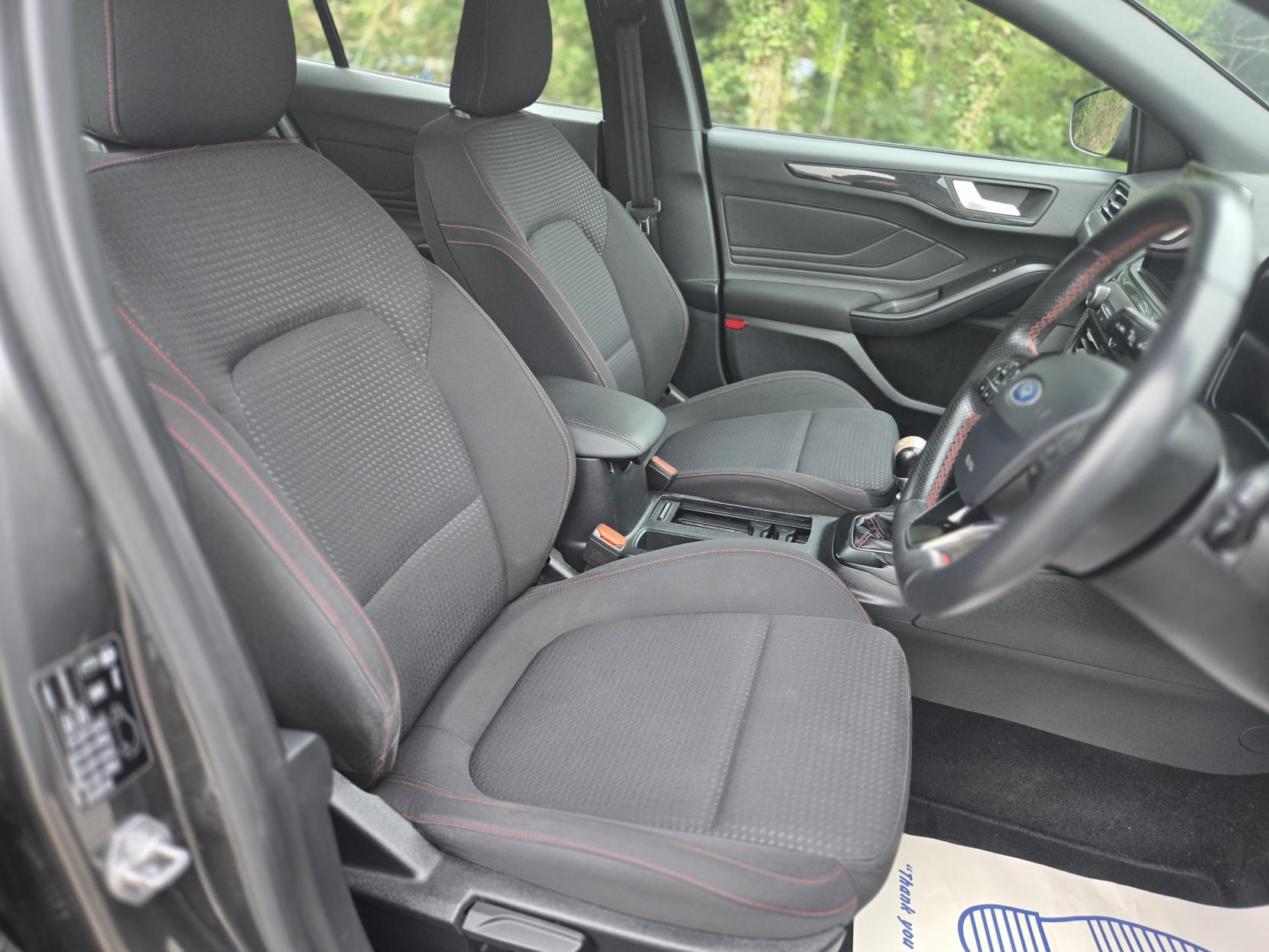 Ford Focus 1.0T EcoBoost ST-Line Hatchback 5dr Petrol Manual Euro 6 (s/s) (125 ps)