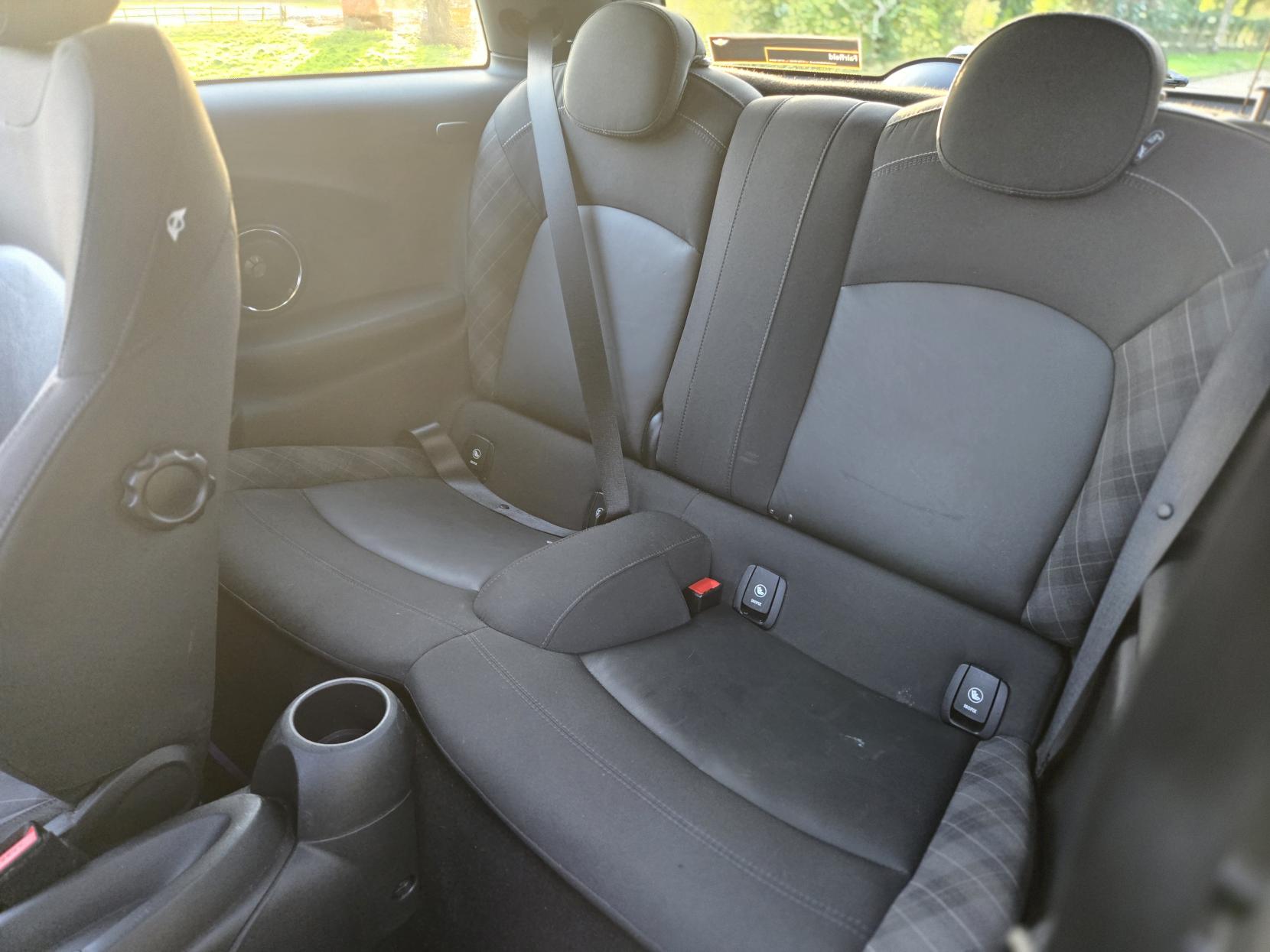 MINI Hatch 1.5 Cooper D Hatchback 3dr Diesel Manual Euro 6 (s/s) (116 ps)