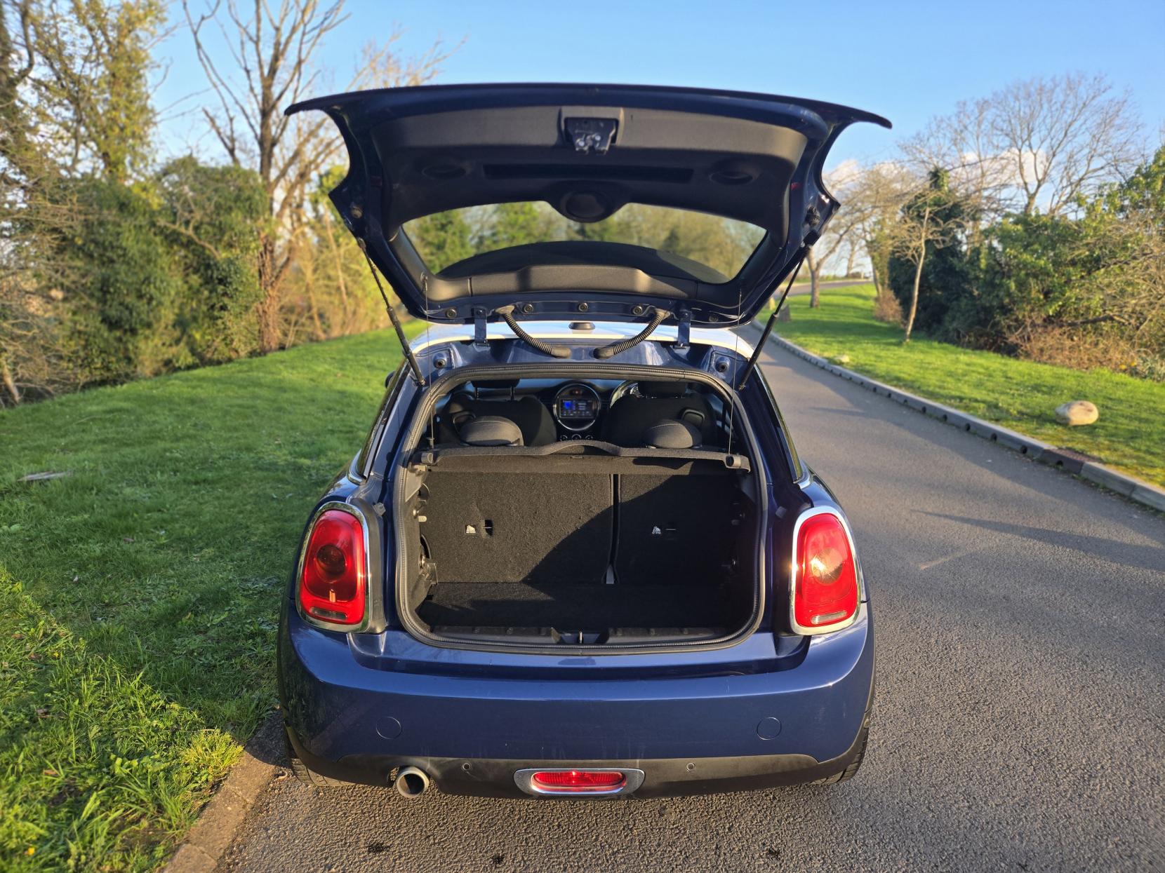 MINI Hatch 1.5 Cooper D Hatchback 3dr Diesel Manual Euro 6 (s/s) (116 ps)