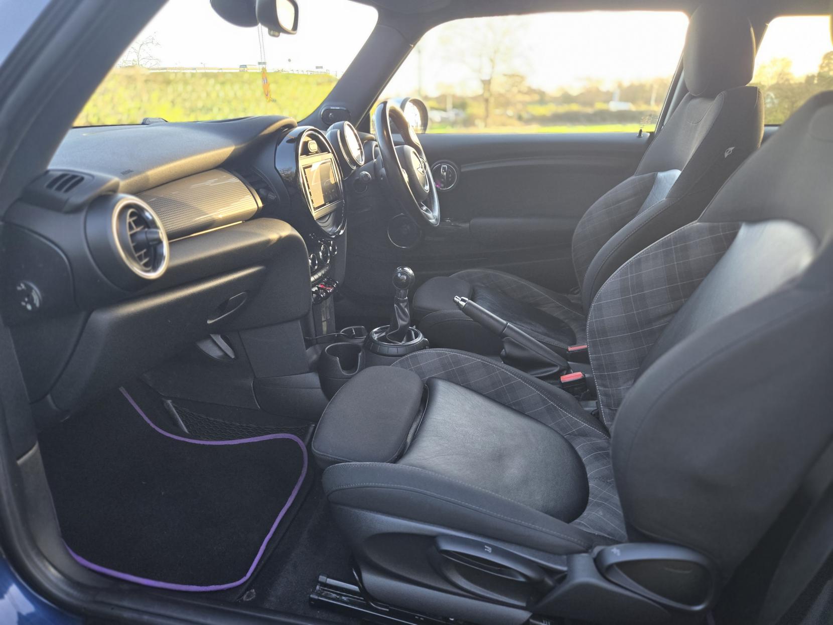 MINI Hatch 1.5 Cooper D Hatchback 3dr Diesel Manual Euro 6 (s/s) (116 ps)