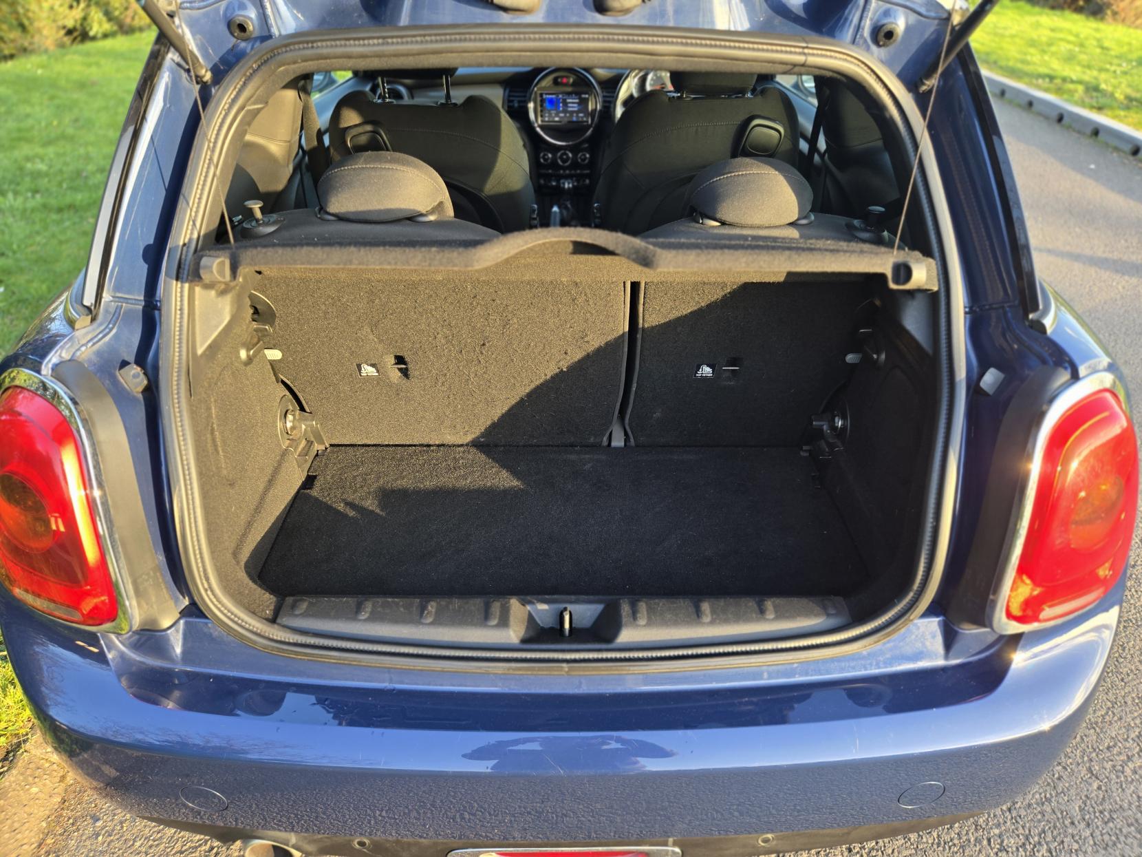 MINI Hatch 1.5 Cooper D Hatchback 3dr Diesel Manual Euro 6 (s/s) (116 ps)