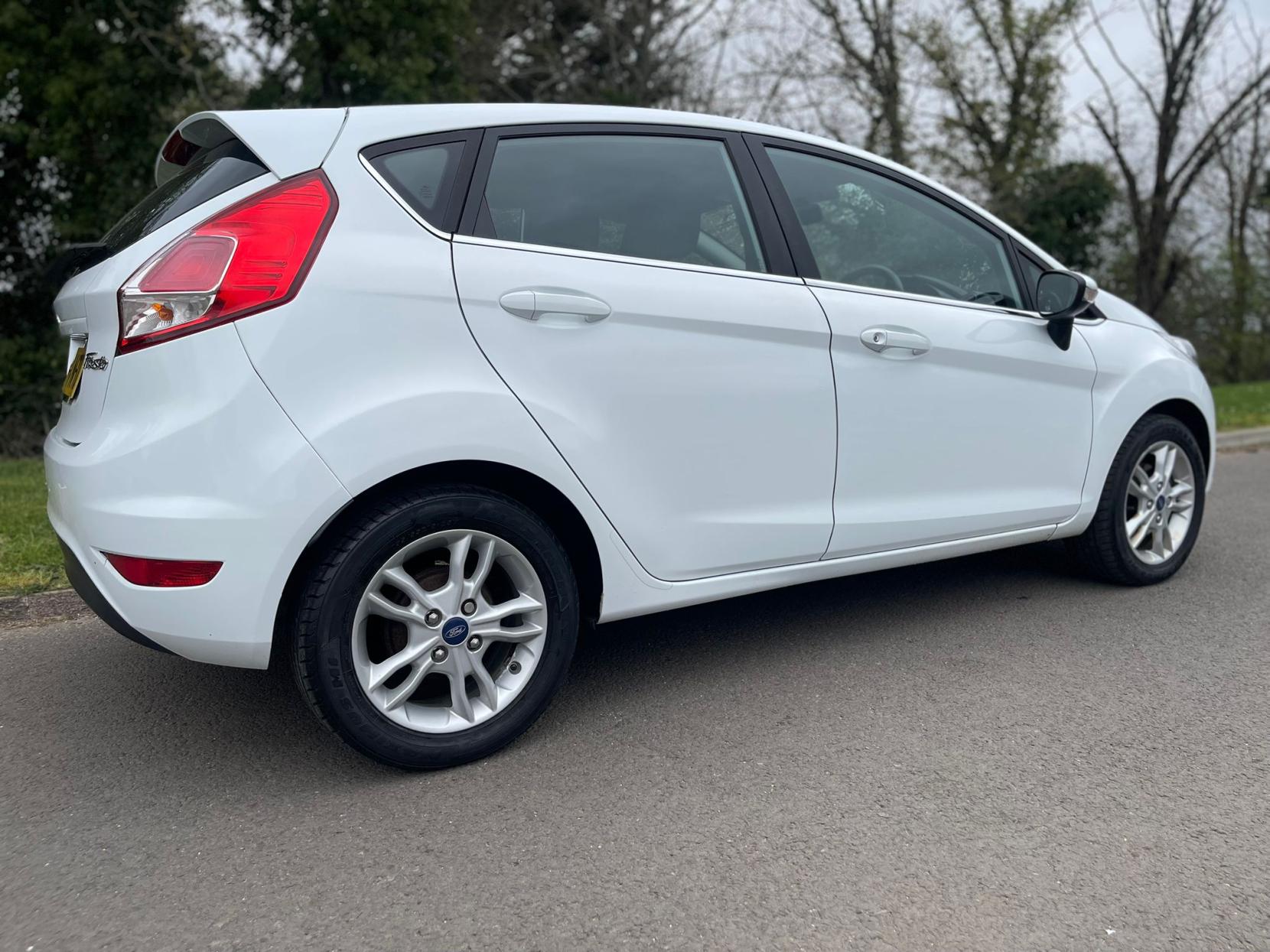 Ford Fiesta 1.0T EcoBoost Zetec Hatchback 5dr Petrol Manual Euro 5 (s/s) (100 ps)