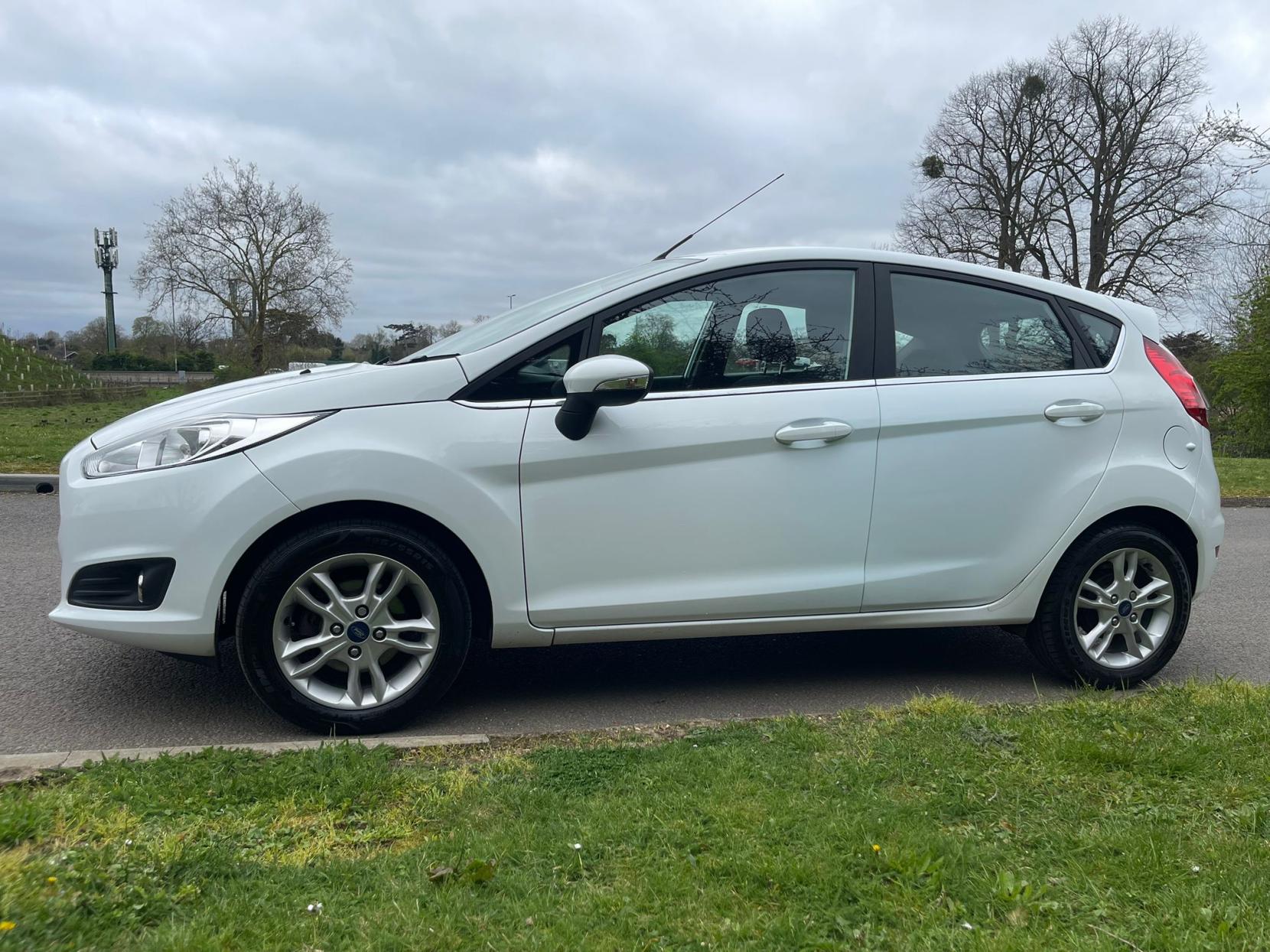 Ford Fiesta 1.0T EcoBoost Zetec Hatchback 5dr Petrol Manual Euro 5 (s/s) (100 ps)