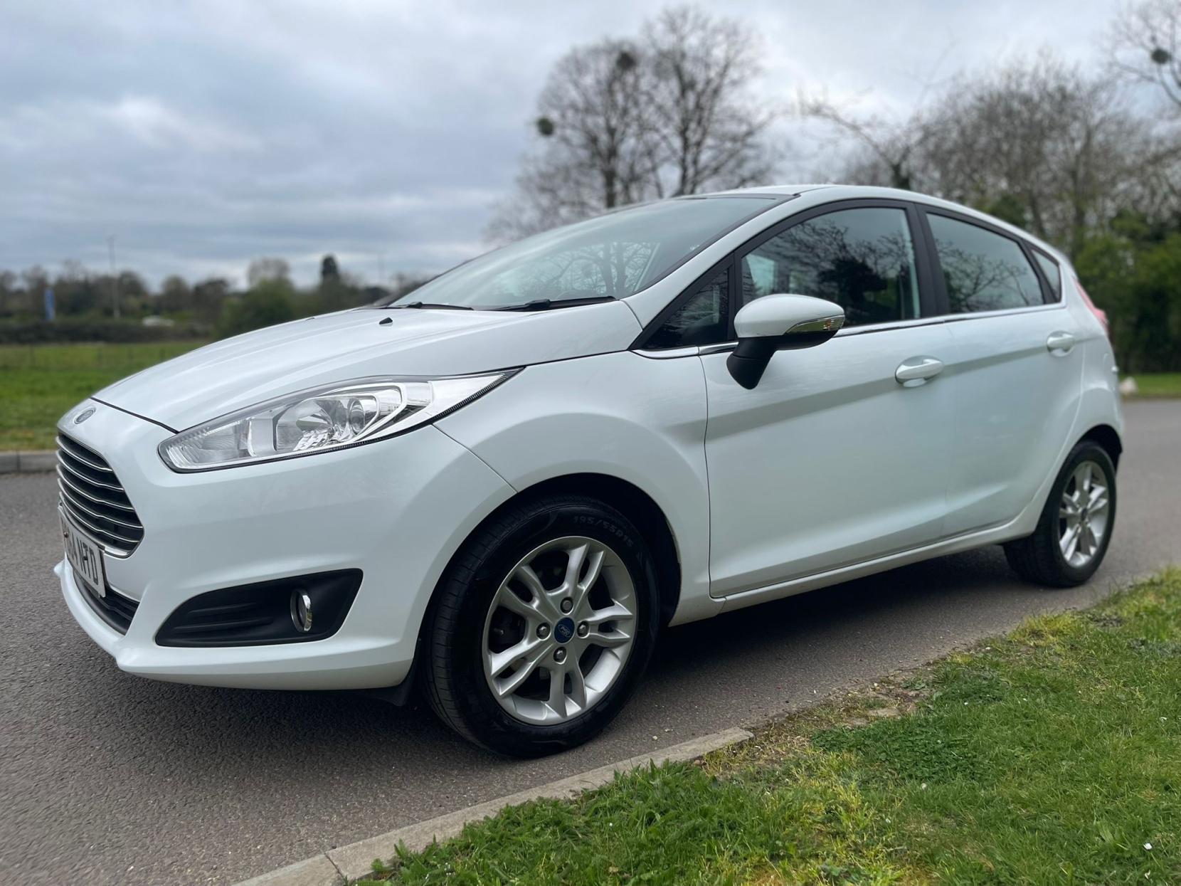 Ford Fiesta 1.0T EcoBoost Zetec Hatchback 5dr Petrol Manual Euro 5 (s/s) (100 ps)