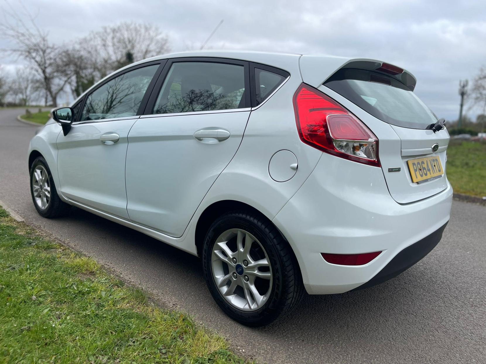 Ford Fiesta 1.0T EcoBoost Zetec Hatchback 5dr Petrol Manual Euro 5 (s/s) (100 ps)