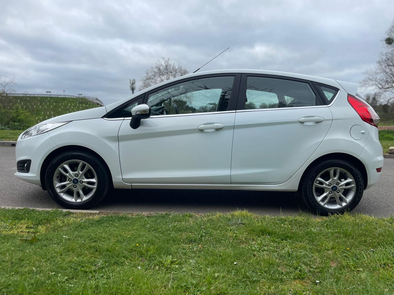 Ford Fiesta 1.0T EcoBoost Zetec Hatchback 5dr Petrol Manual Euro 5 (s/s) (100 ps)