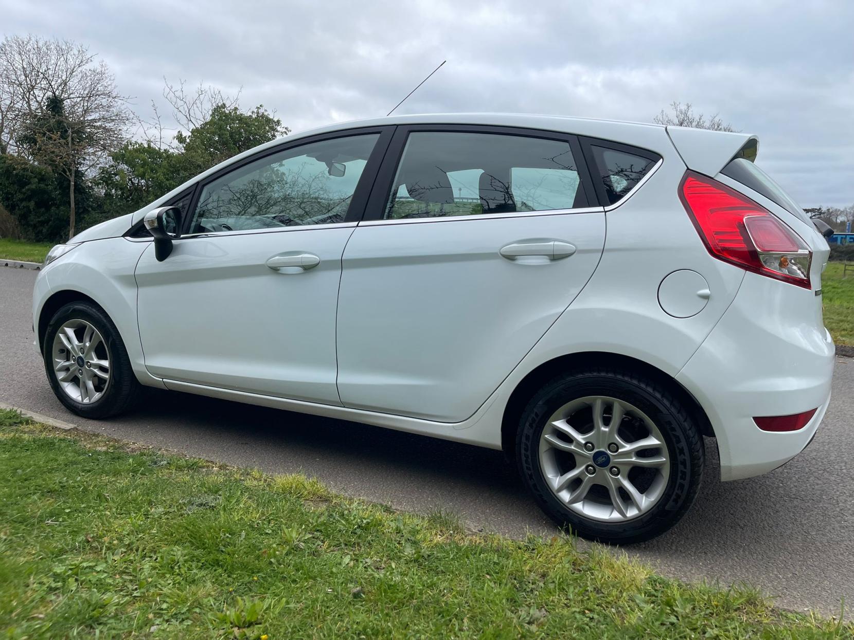 Ford Fiesta 1.0T EcoBoost Zetec Hatchback 5dr Petrol Manual Euro 5 (s/s) (100 ps)