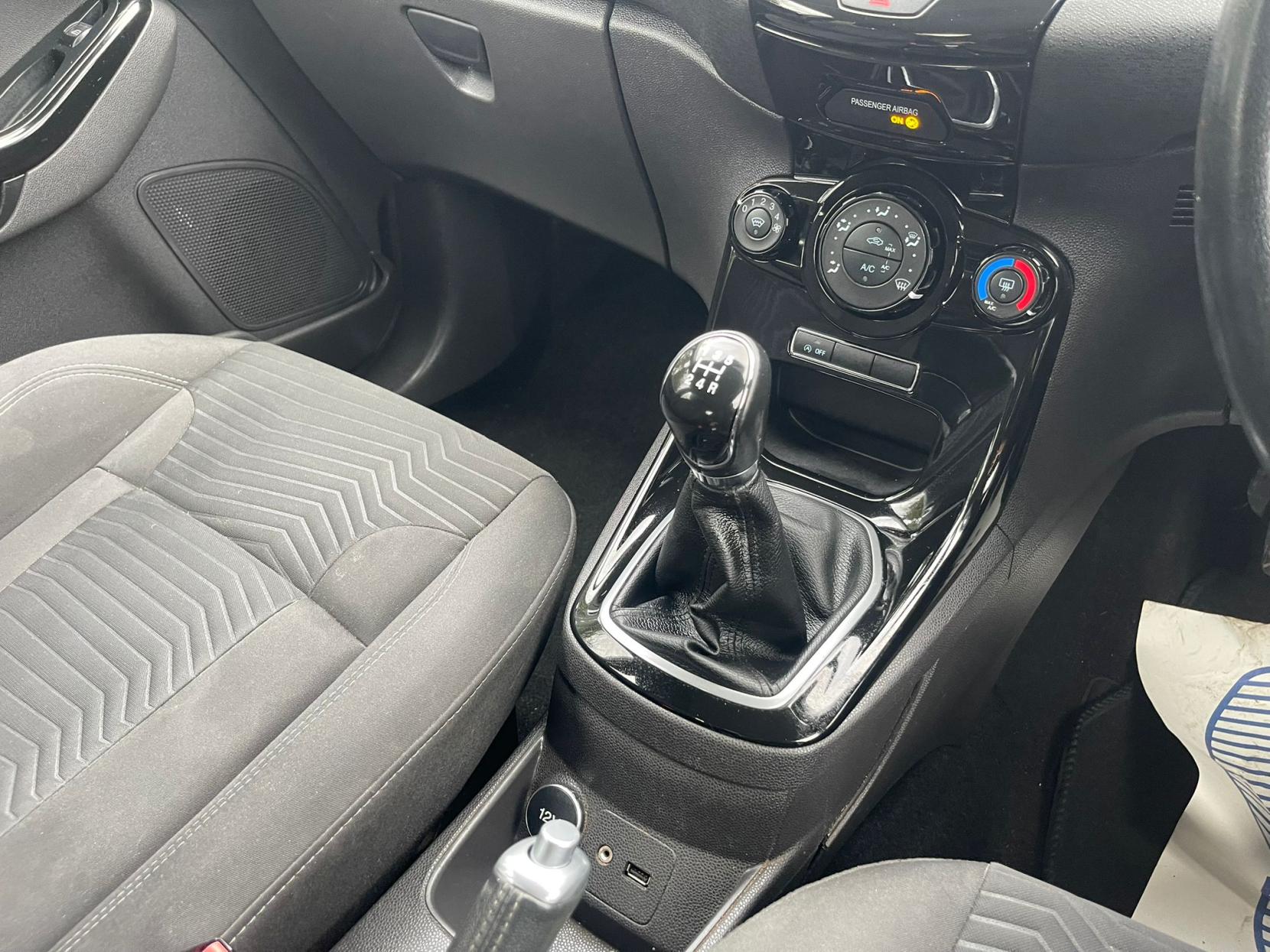 Ford Fiesta 1.0T EcoBoost Zetec Hatchback 5dr Petrol Manual Euro 5 (s/s) (100 ps)