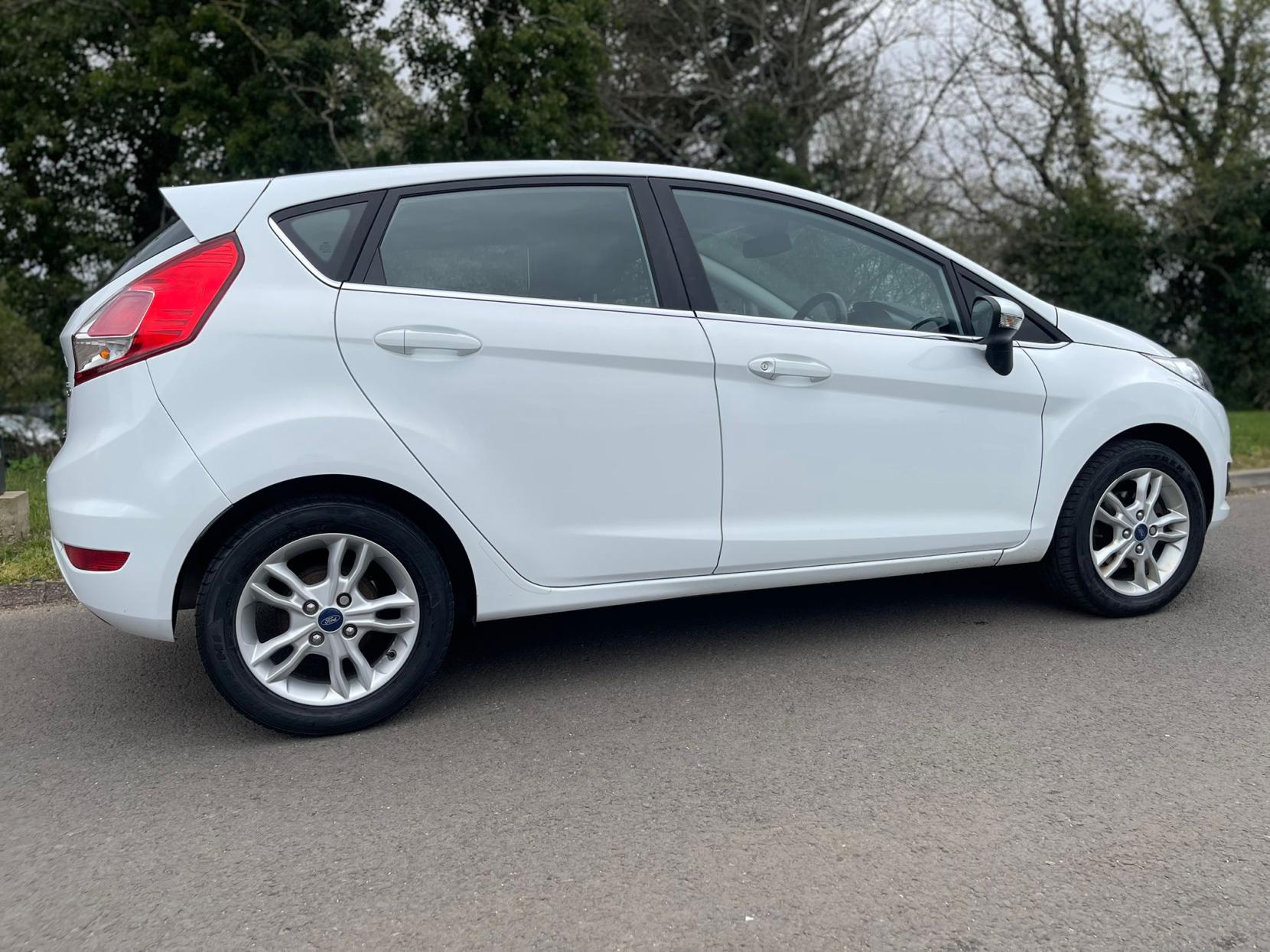 Ford Fiesta 1.0T EcoBoost Zetec Hatchback 5dr Petrol Manual Euro 5 (s/s) (100 ps)