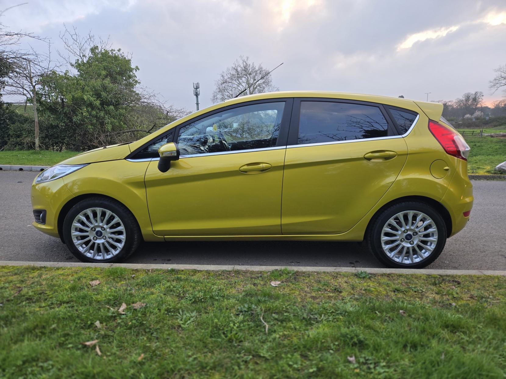 Ford Fiesta 1.0 Titanium Hatchback 5dr Petrol Manual Euro 5 (s/s) (80 ps)