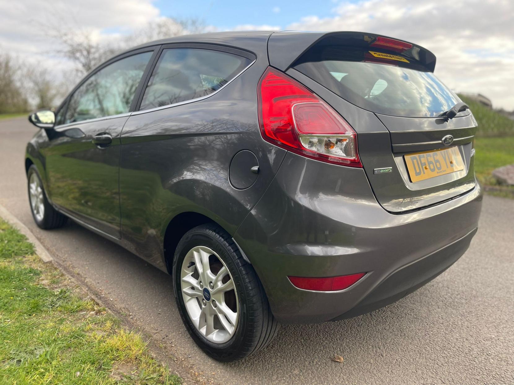 Ford Fiesta 1.0T EcoBoost Zetec Hatchback 3dr Petrol Manual Euro 6 (s/s) (100 ps)