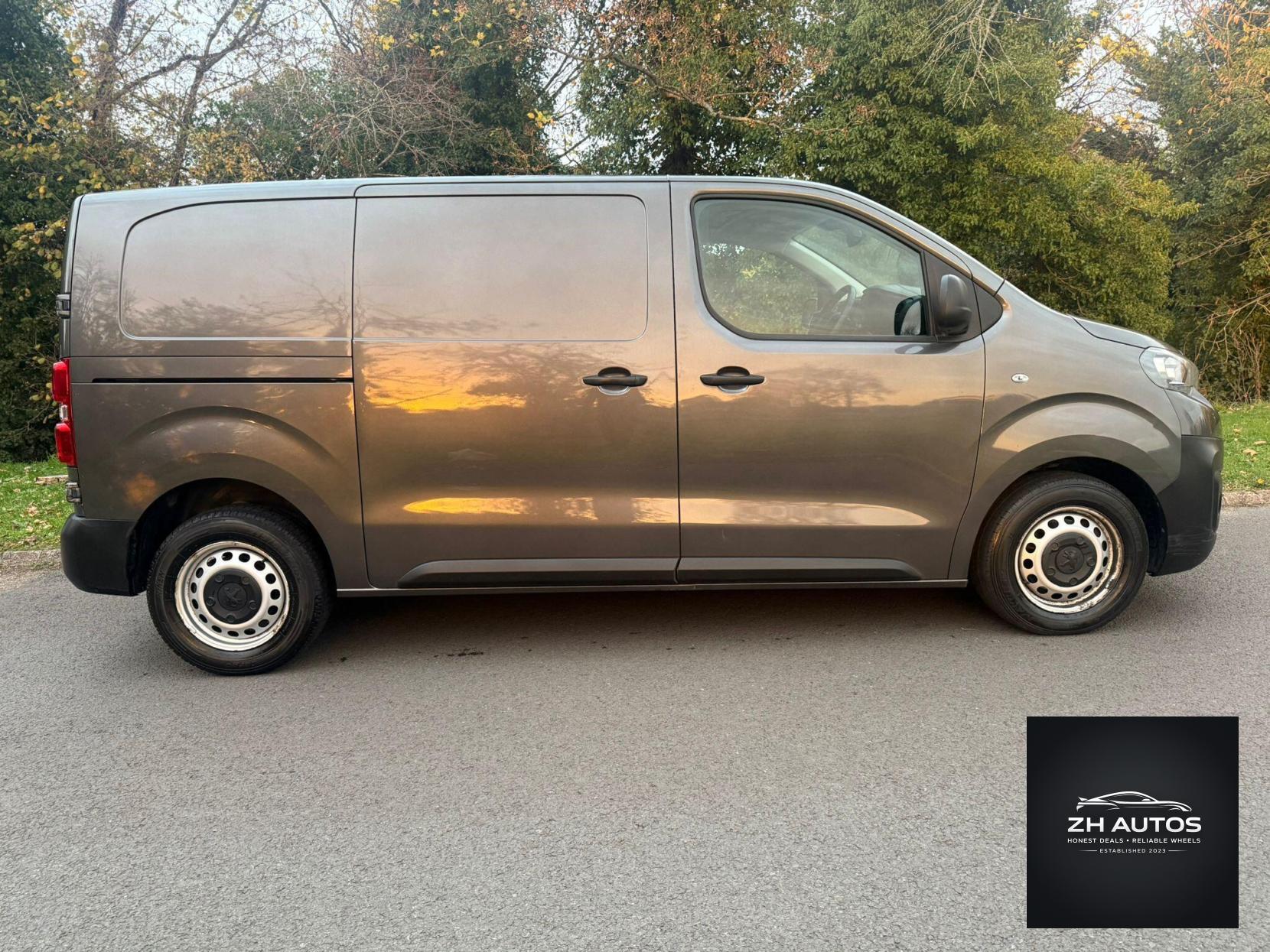 Peugeot Expert 2.0 BlueHDi 1400 Professional Premium Standard Panel Van MWB Euro 6 (s/s) 6dr